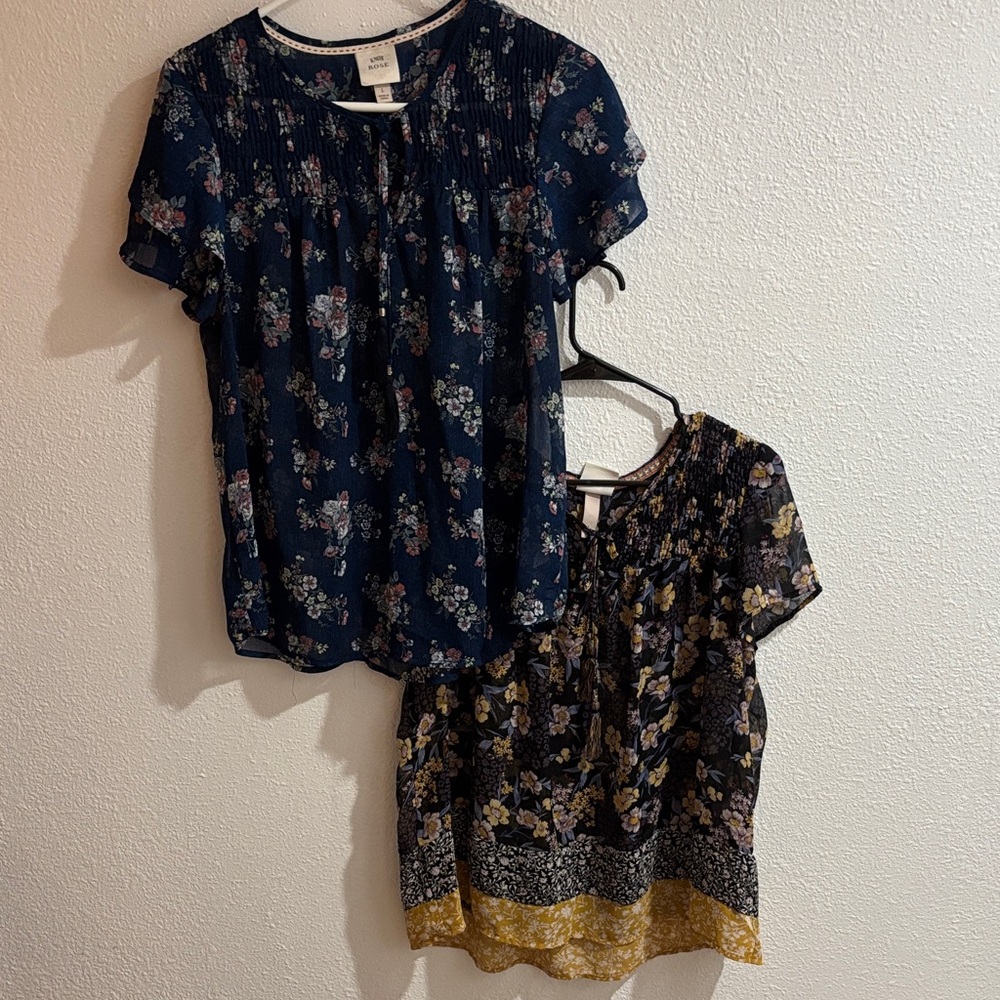 Two piece bundle Knox Rose Kids Floral Blouses - Navy and Gold. SzL